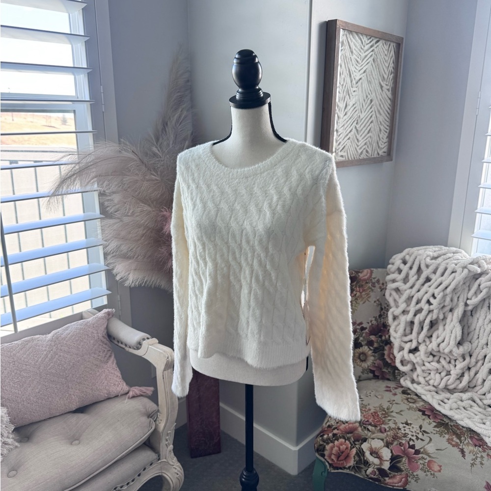 Cyrus White Fuzzy Cable Knit Sweater NWT Soft Cozy Size Small